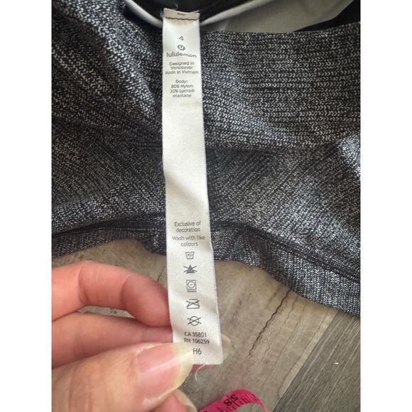 Lululemon Still Mind Foot Strap Yoga Pants Ice Gray Black Size 4 EUC - Picture 5 of 10